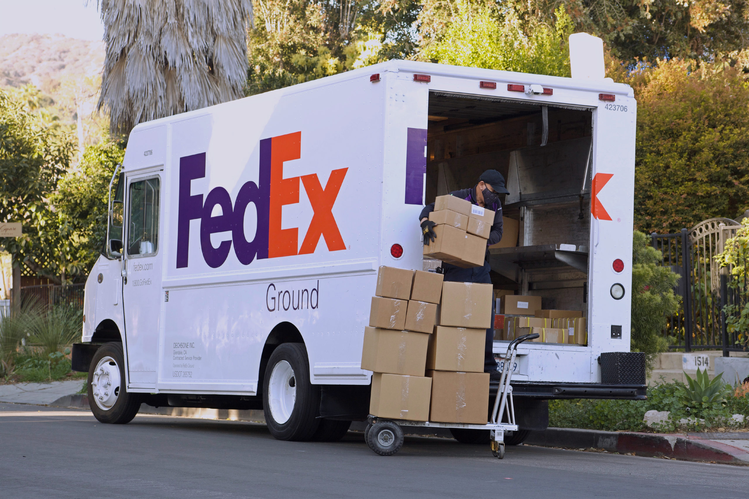 Picture proof FedEx delivery coming to U.S. ChannelX