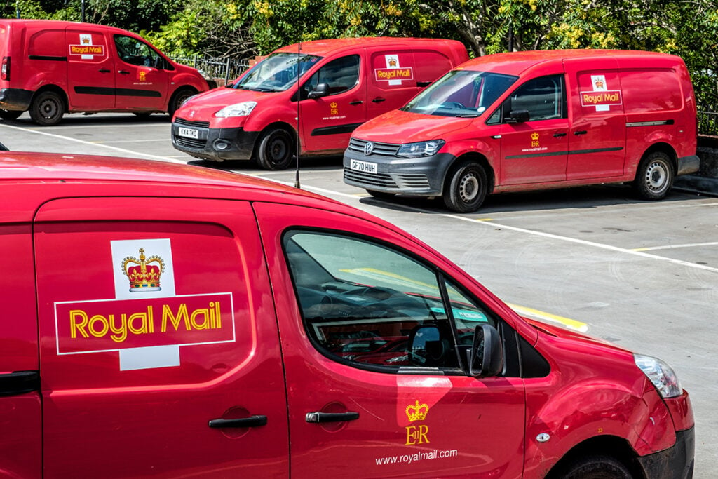 Royal Mail workers accept pay deal