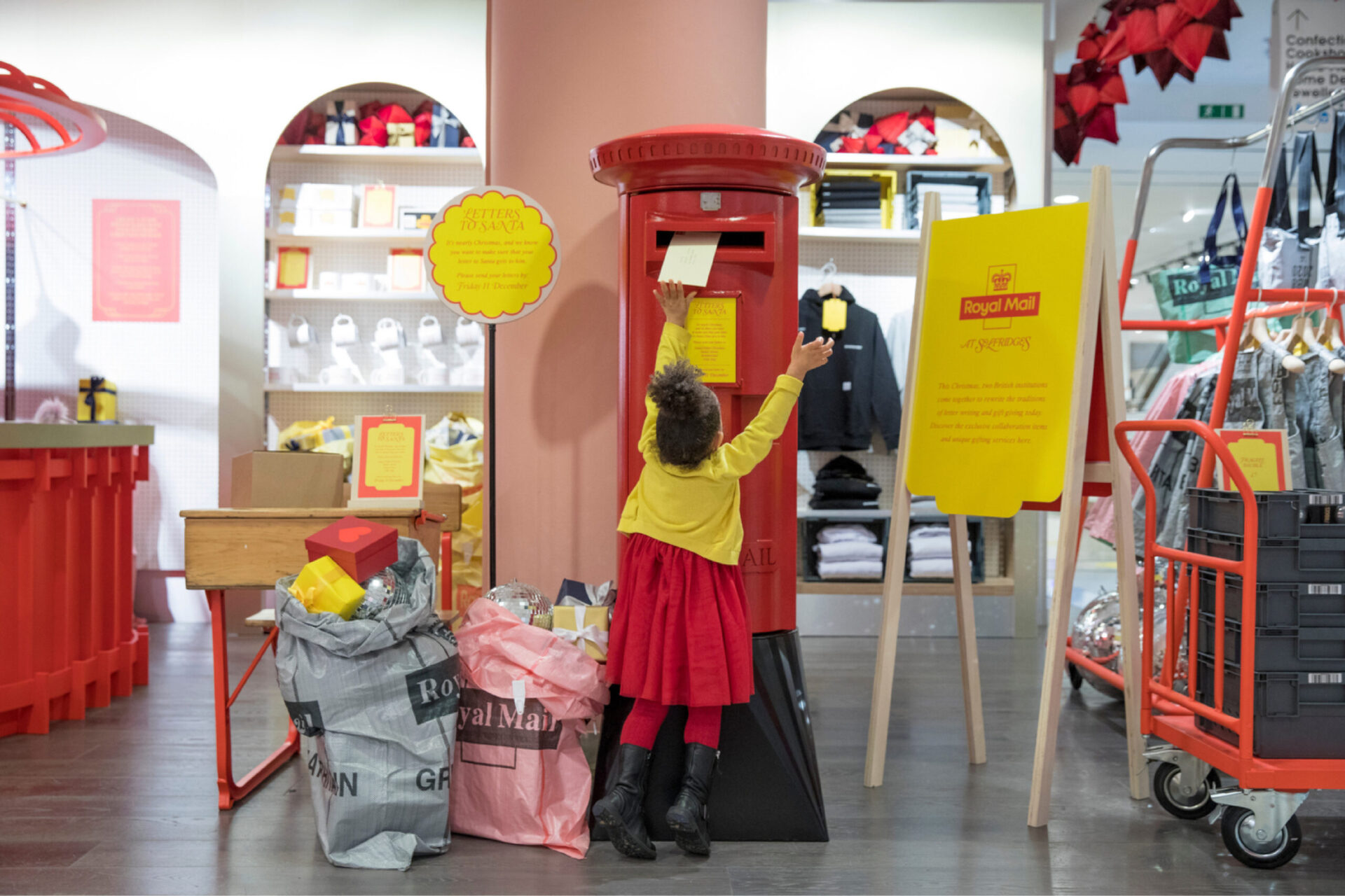 Royal Mail delivers Christmas at Selfridges in Oxford Street ChannelX