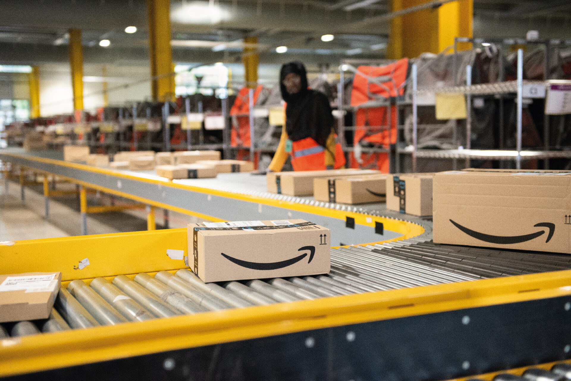 Amazon AI to detect broken items