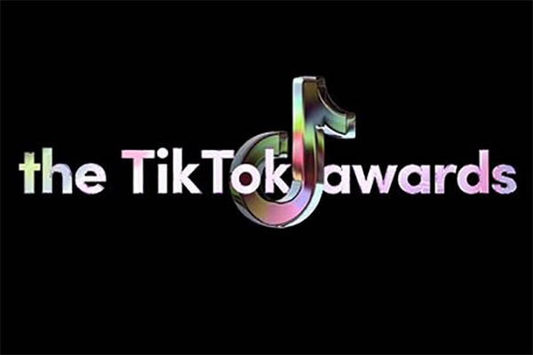 christopher judge accepts award｜TikTok Search