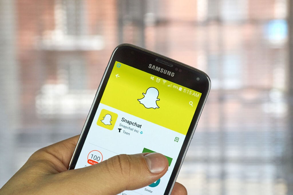 Snapchat break 800m monthly active user ceiling