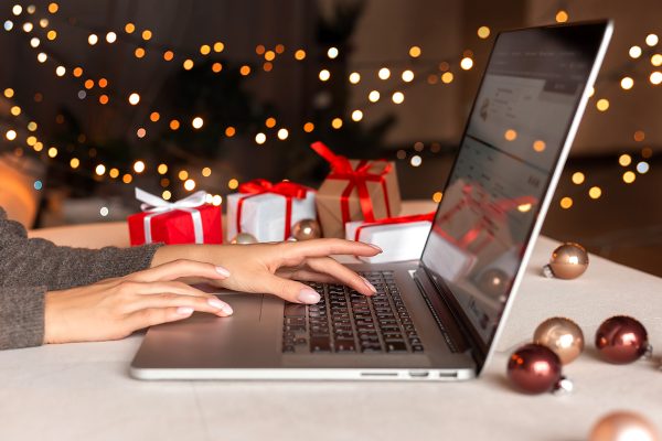 £3bn less to spend on Christmas as UK consumers opt for marketplaces Christmas retail sales